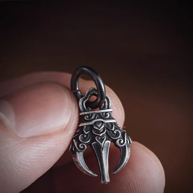 Meticulous Dorje Amulet