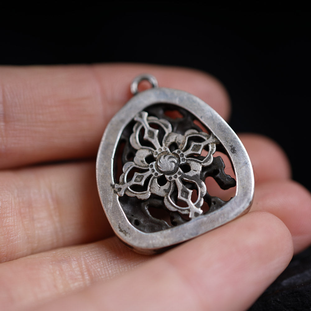 Vintage Tibetan Heritage Meteoric Iron Pendant Necklace
