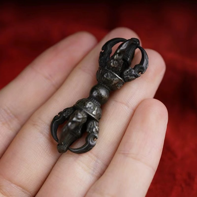 Vintage Tibetan Thunderbolt Relic Amulet