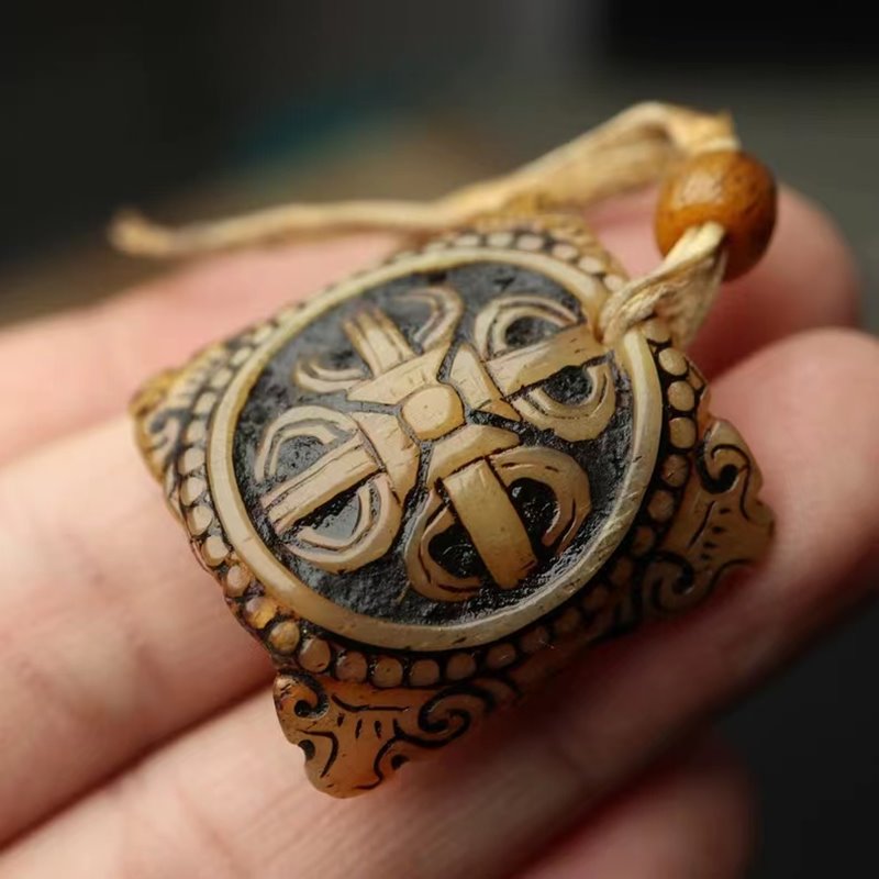 Vintage Tibetan Yak Bone Etched Double Vajra Talisman