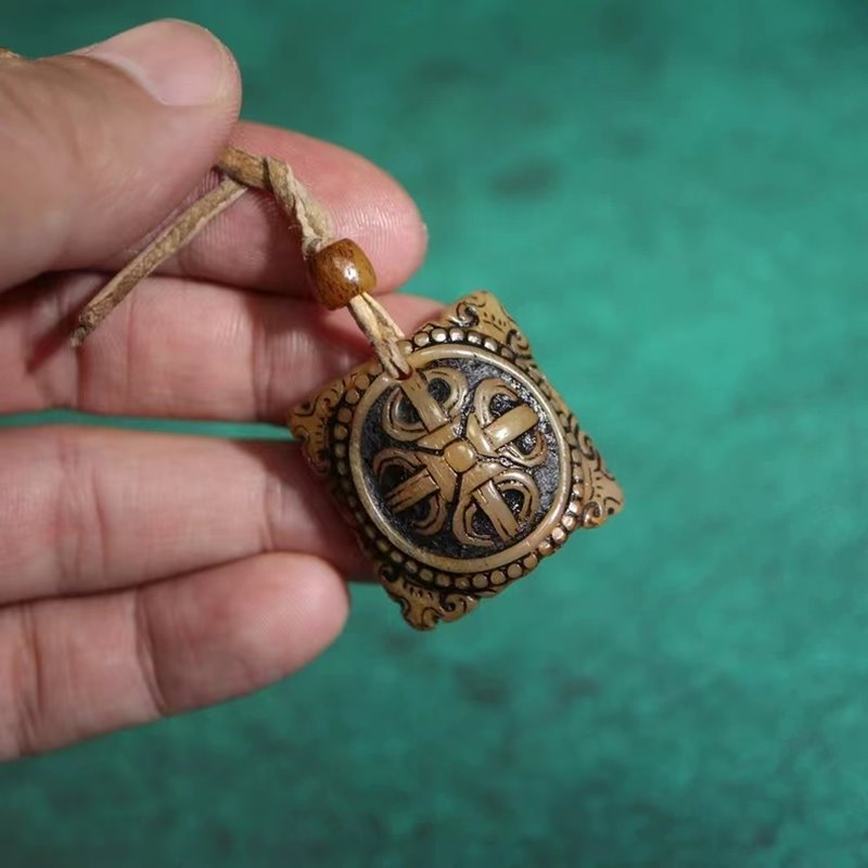 Vintage Tibetan Yak Bone Etched Double Vajra Talisman