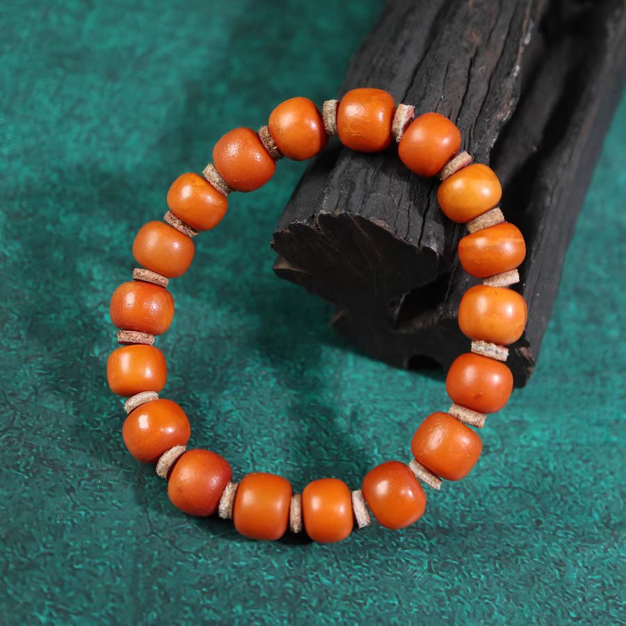 Tibetan Amber: Antique Tibetan Beeswax Amber Wrist Mala Mantrapiece