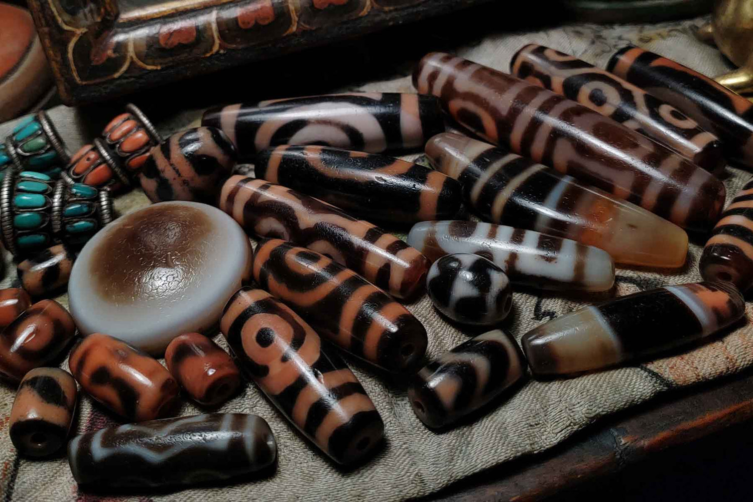 What are Dzi Beads? - Mantrapiece.com 
