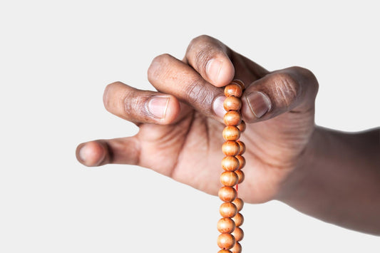 How to Use Buddhist Prayer Beads for Meditation - Mantrapiece.com