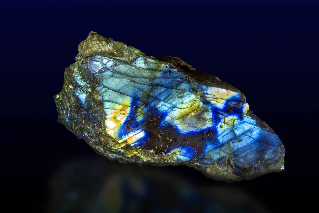 Labradorite Healing Properties, Meanings and Powers - Mantrapiece