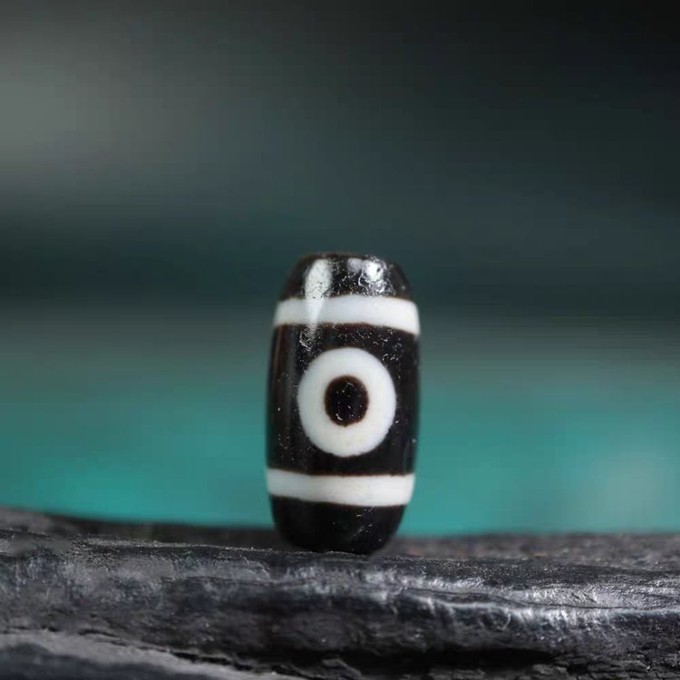 Eye of Prajna Amulet 2 Eye Dzi Bead