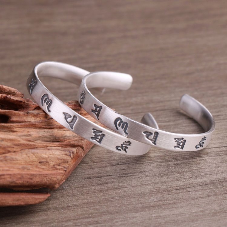 Bracelet en argent sterling Om mani padme hum mantra breloque pour yoga Bracelet en argent sterling Om mani padme hum mantra breloque pour yoga