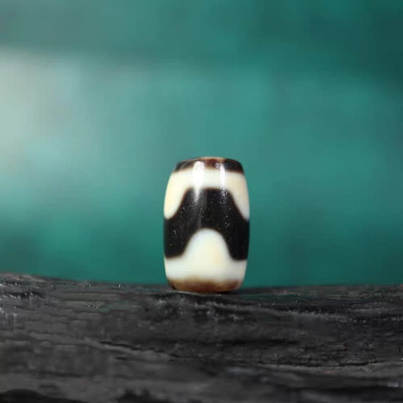 Flow of Courage Tiger Tooth Dzi