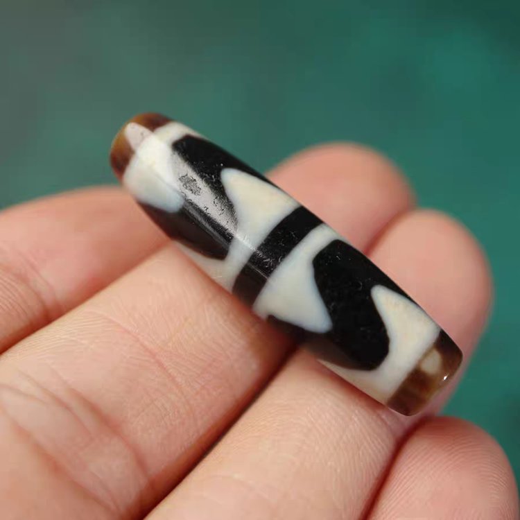 Vitality Rising Tiger Tooth Dzi Bead
