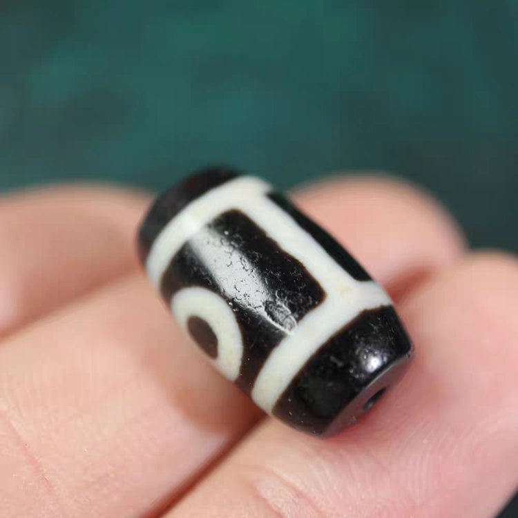 Eye of Prajna Amulet 2 Eye Dzi Bead