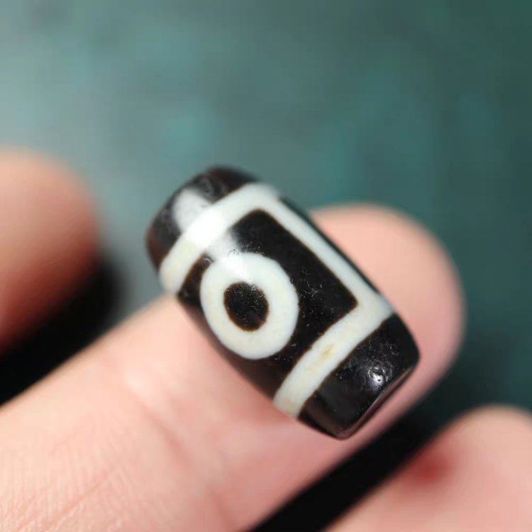 Eye of Prajna Amulet 2 Eye Dzi Bead
