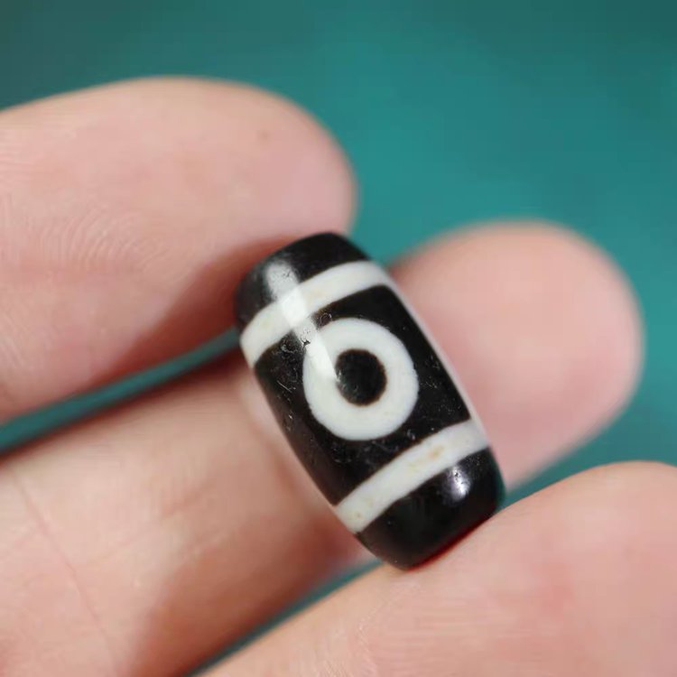Eye of Prajna Amulet 2 Eye Dzi Bead