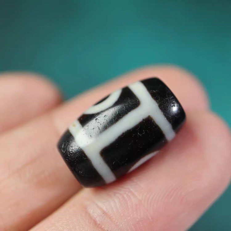 Eye of Prajna Amulet 2 Eye Dzi Bead