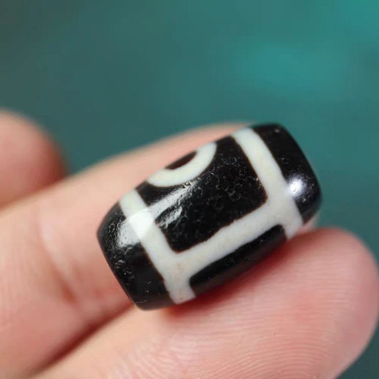 Eye of Prajna Amulet 2 Eye Dzi Bead