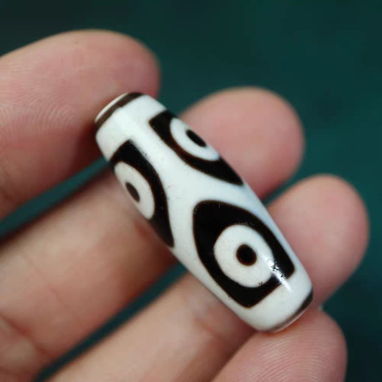 Weathering Calamities 6 Eye Dzi Bead