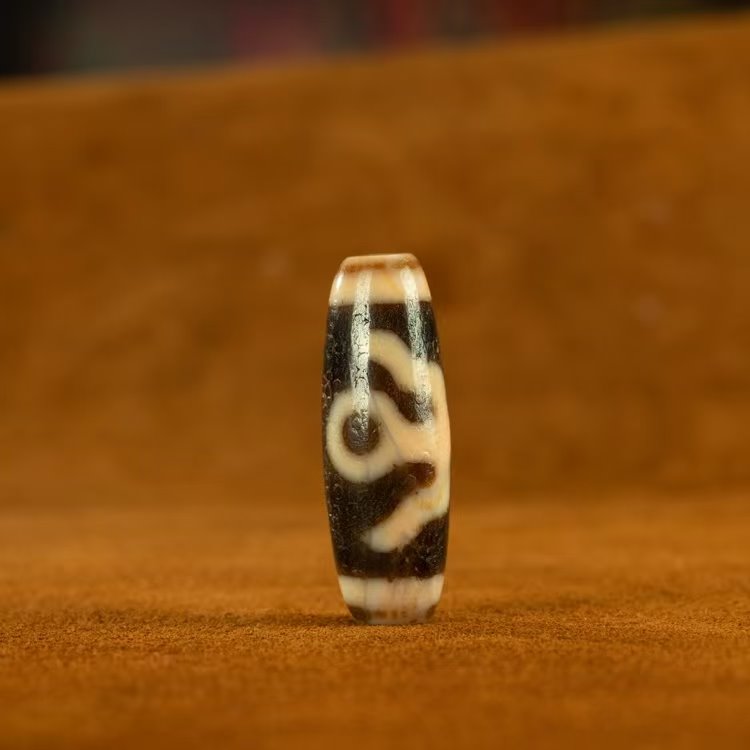 Noble Connections Aristocrat Dzi Bead