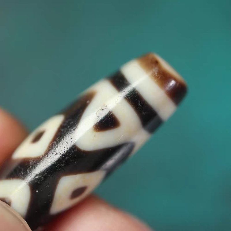 Wealth Deity Amulet 3 Eye Dzi Bead