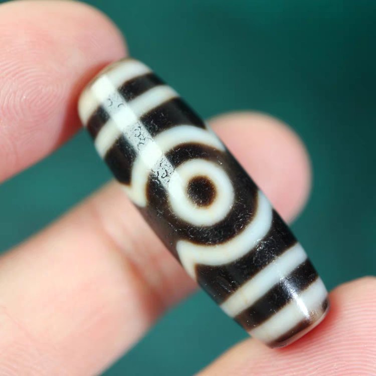 Prosperity Fulfilled 3 Eye Dzi Bead