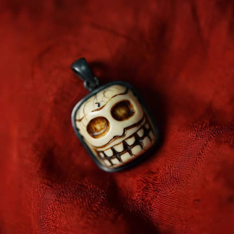 Vintage Tibetan Impermanence Skull Pendant