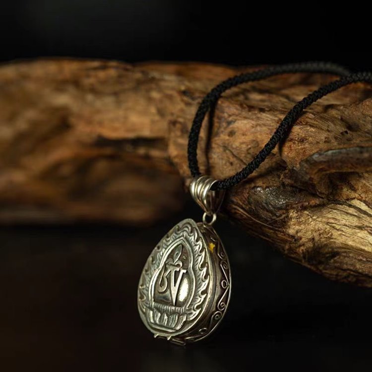 Old Tibetan Iron Gau Box Pendant