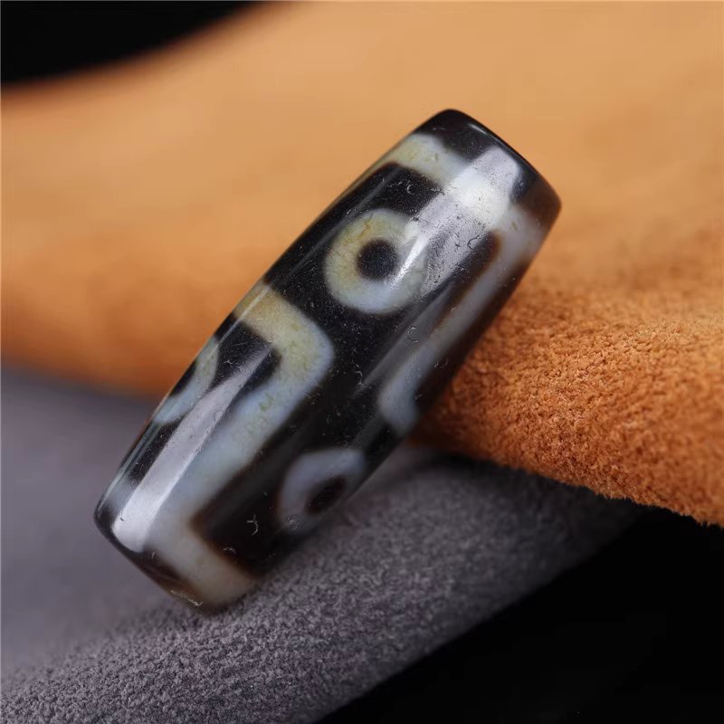 Harmonizing Body, Speech and Mind Amulet 6 Eye Dzi Bead