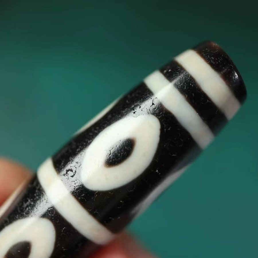 Insight into Eight Consciousnesses Amulet 8 Eye Dzi Bead