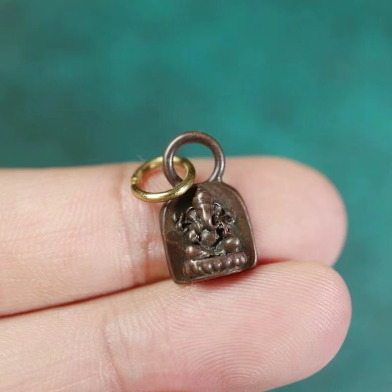 Old Tibetan Ganesh Charm-Mantrapiece