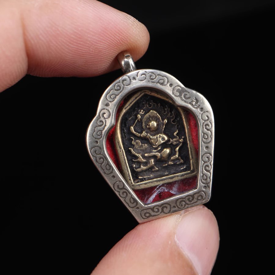 Old Tibetan Gau Locket-Mantrapiece