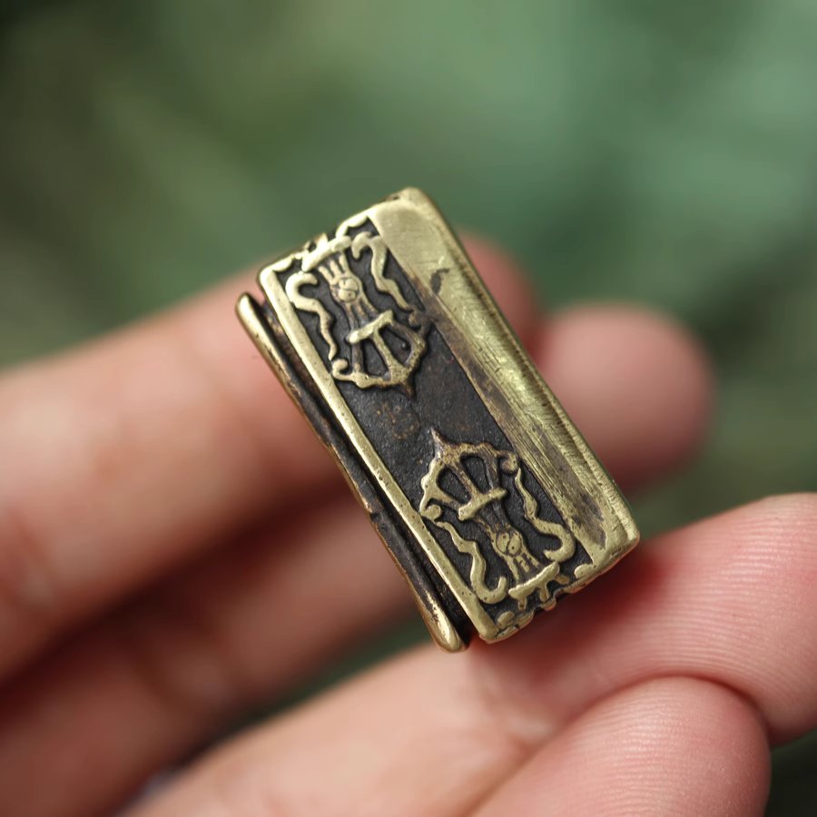 Old Tibetan Gau Pendant-Mantrapiece