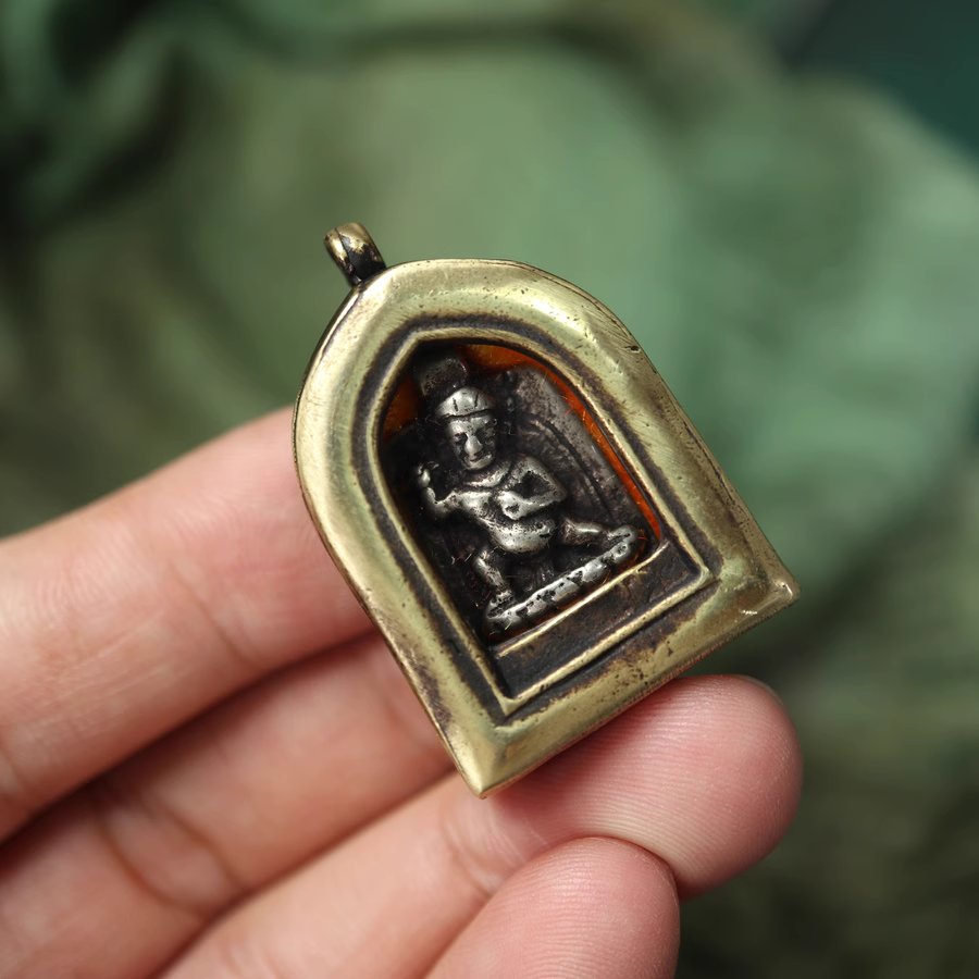 Old Tibetan Gau Pendant-Mantrapiece