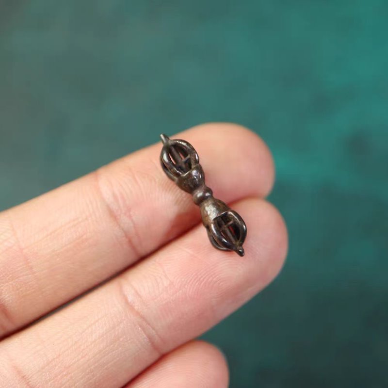 Old Tibetan Iron Dorje Vajra Pendant