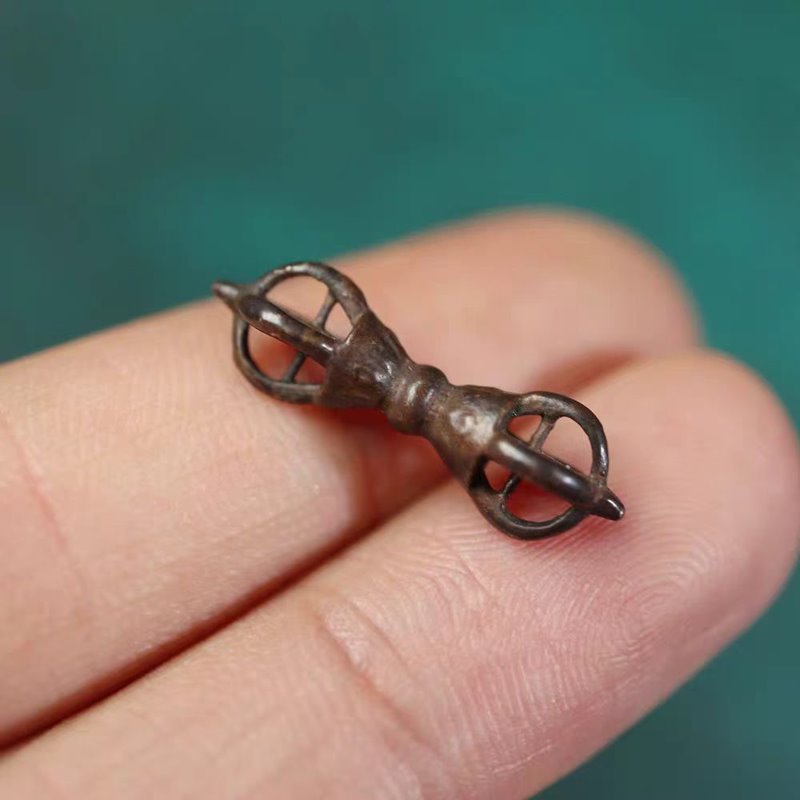 Old Tibetan Iron Dorje Vajra Pendant