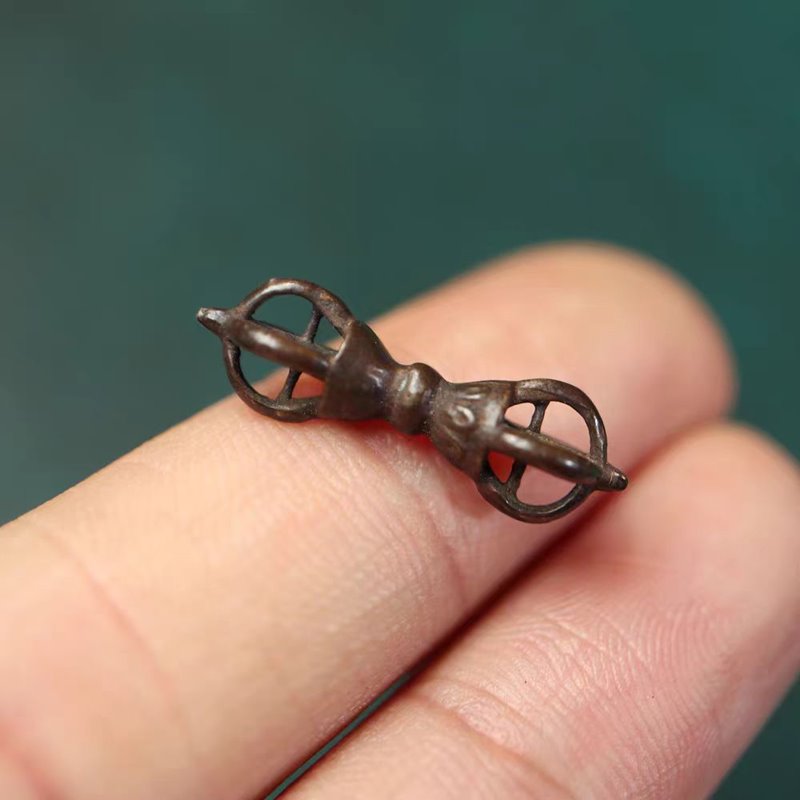 Old Tibetan Iron Dorje Vajra Pendant