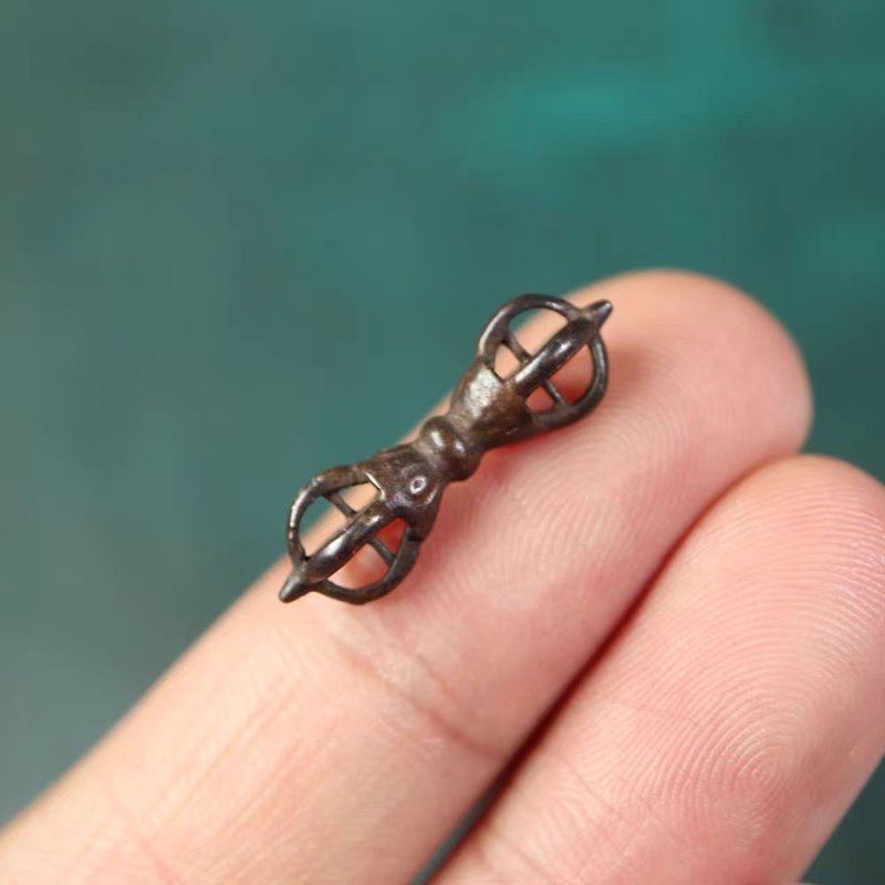 Old Tibetan Iron Dorje Vajra Pendant