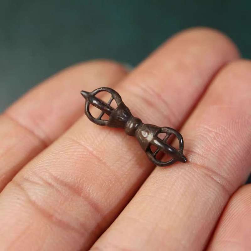 Old Tibetan Iron Dorje Vajra Pendant-Mantrapiece