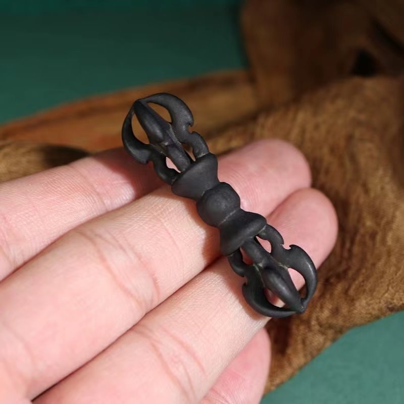 Old Tibetan Iron Forged Vajra Pendant