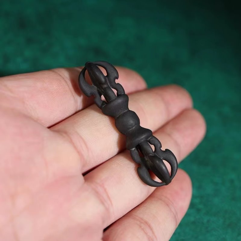 Old Tibetan Iron Forged Vajra Pendant