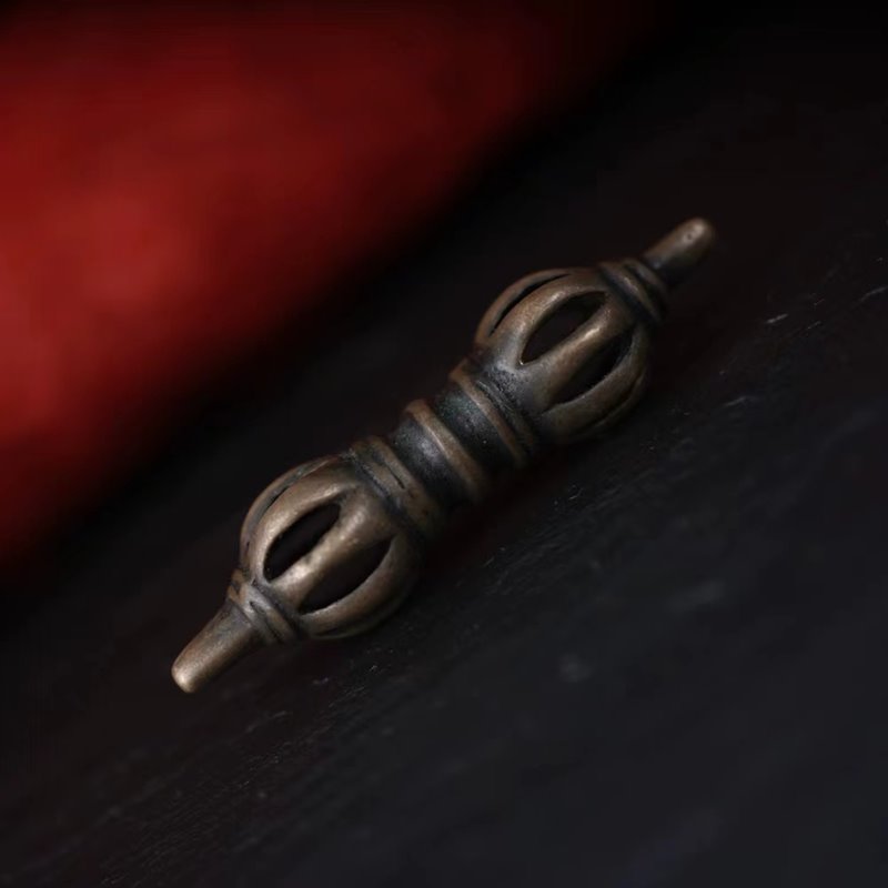 Vintage Tibetan Late Vajra Amulet