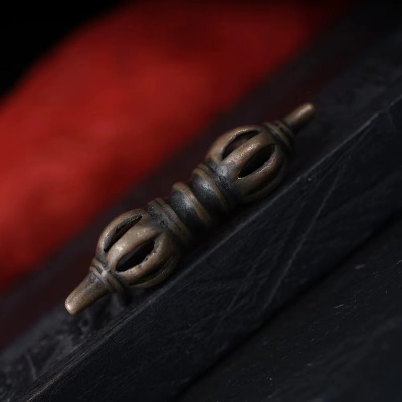 Vintage Tibetan Late Vajra Amulet