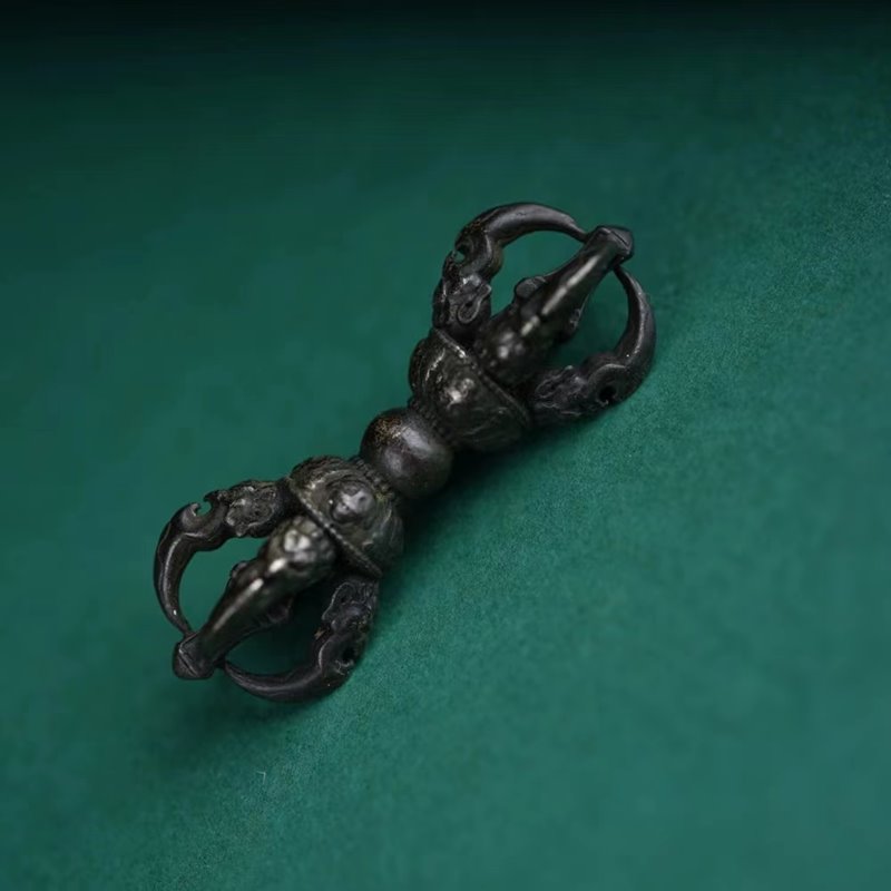 Vintage Tibetan Thunderbolt Relic Amulet