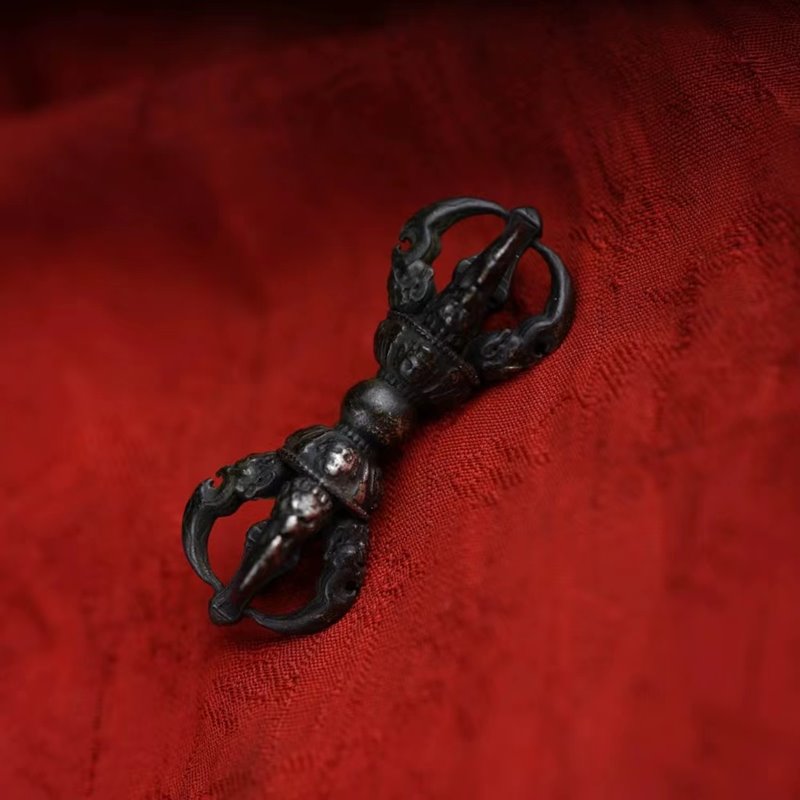 Vintage Tibetan Thunderbolt Relic Amulet