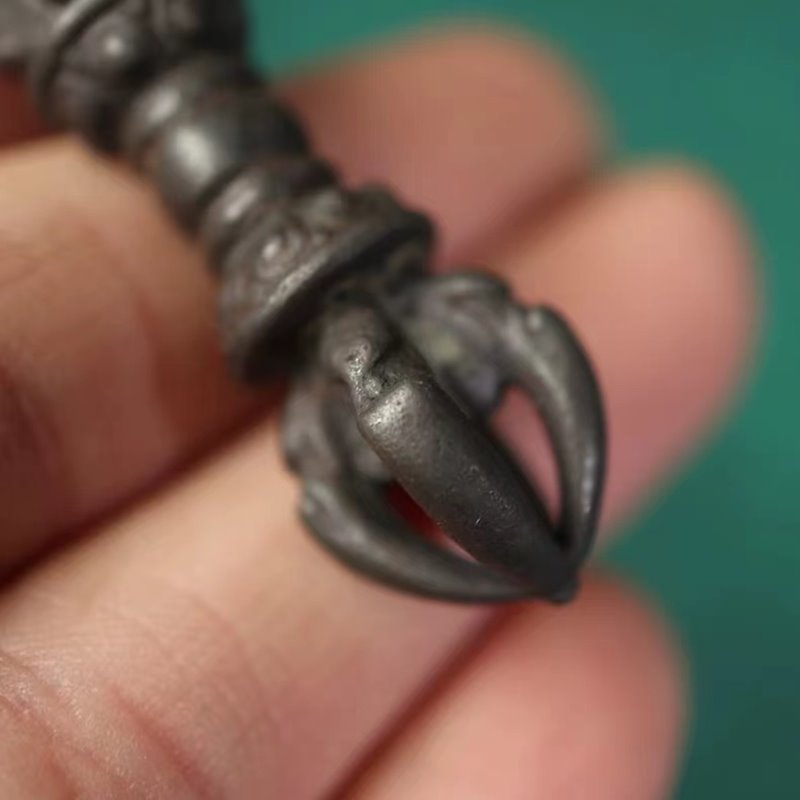 Vintage Tibetan Thunderbolt Amulet