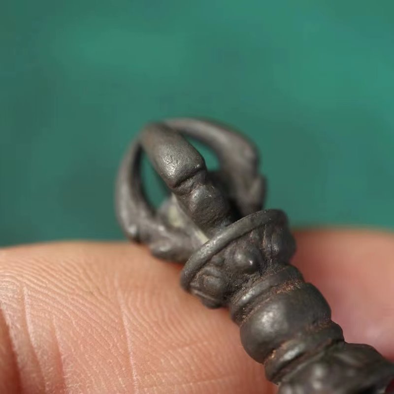 Vintage Tibetan Thunderbolt Amulet