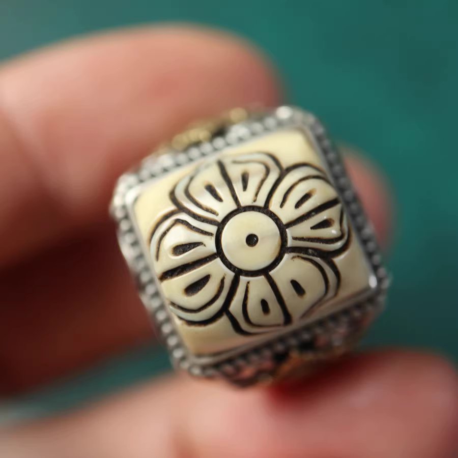 VIntage Tibetan Mammoth Ivory Vajra Ring