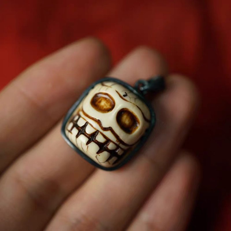 Vintage Tibetan Impermanence Skull Pendant
