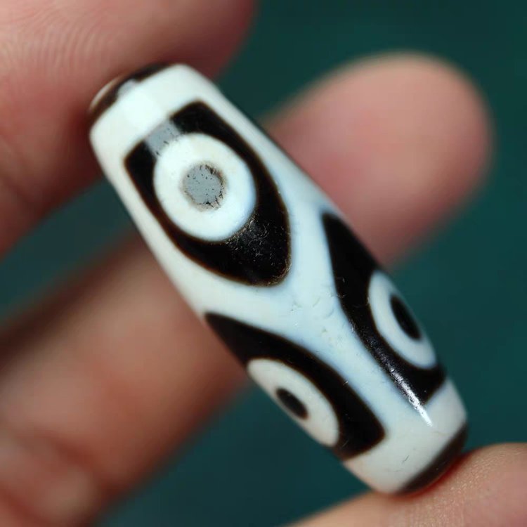Weathering Calamities 6 Eye Dzi Bead