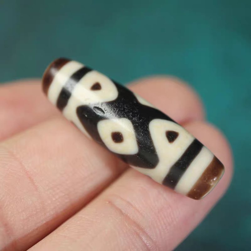 Wealth Deity Amulet 3 Eye Dzi Bead