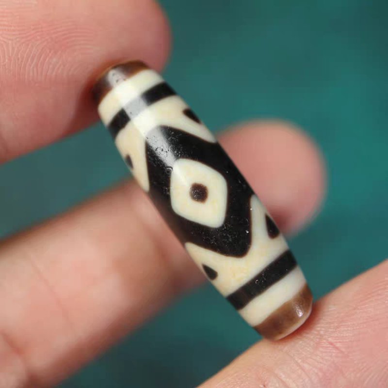 Wealth Deity Amulet 3 Eye Dzi Bead
