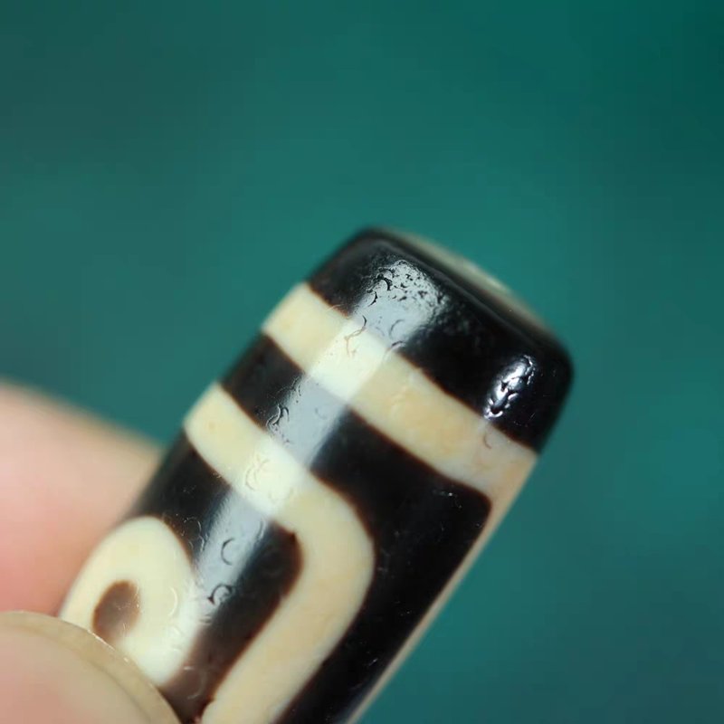 Insightful Refuge of Wisdom Amulet 2 Eye Dzi Bead