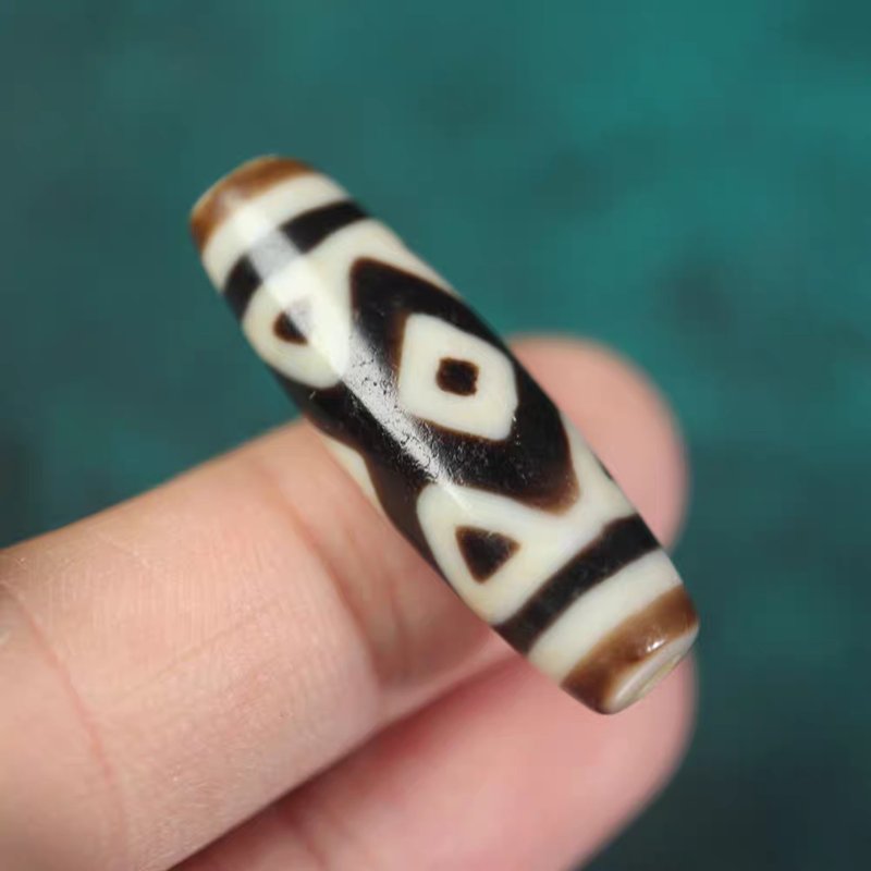 Wealth Deity Amulet 3 Eye Dzi Bead